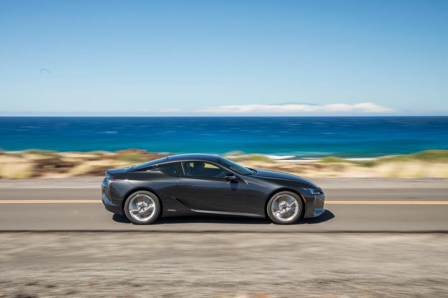  Lexus LC500h 2017 года  (NA) (фото 4 из 40)